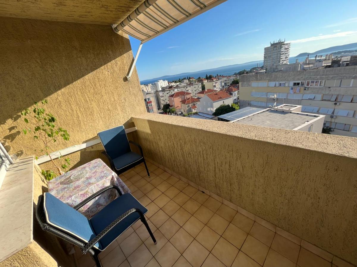 Sunny Corner Apartment Split Exterior foto